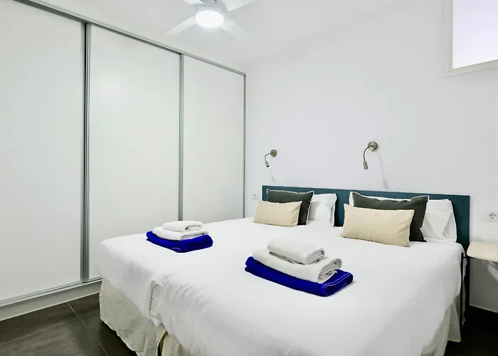 Charming 2 Bedroom Retreat With Beachfront Views