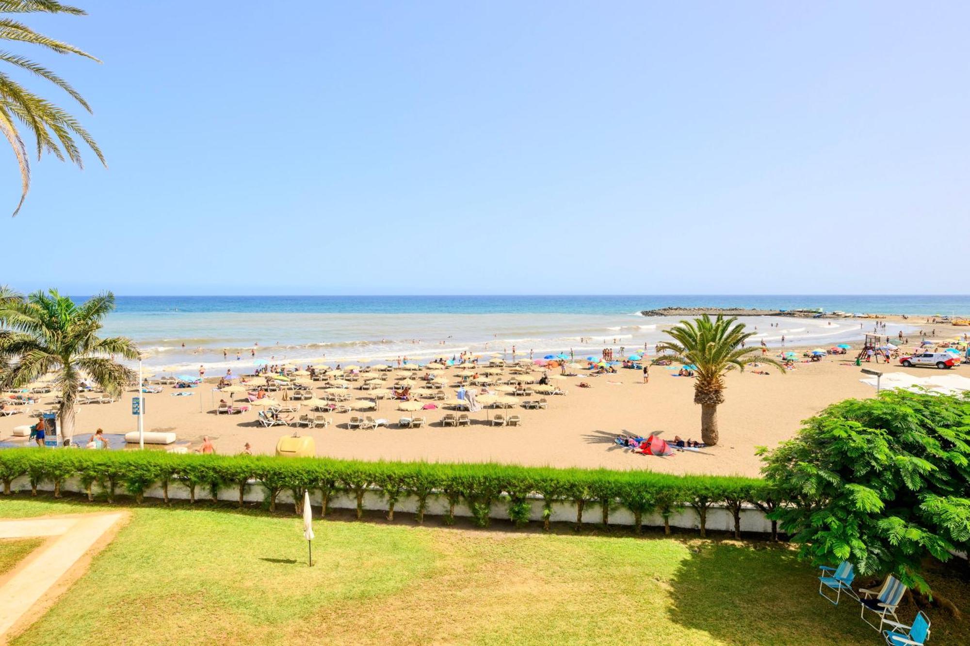 Charming 2 Bedroom Retreat With Beachfront Views Appartement