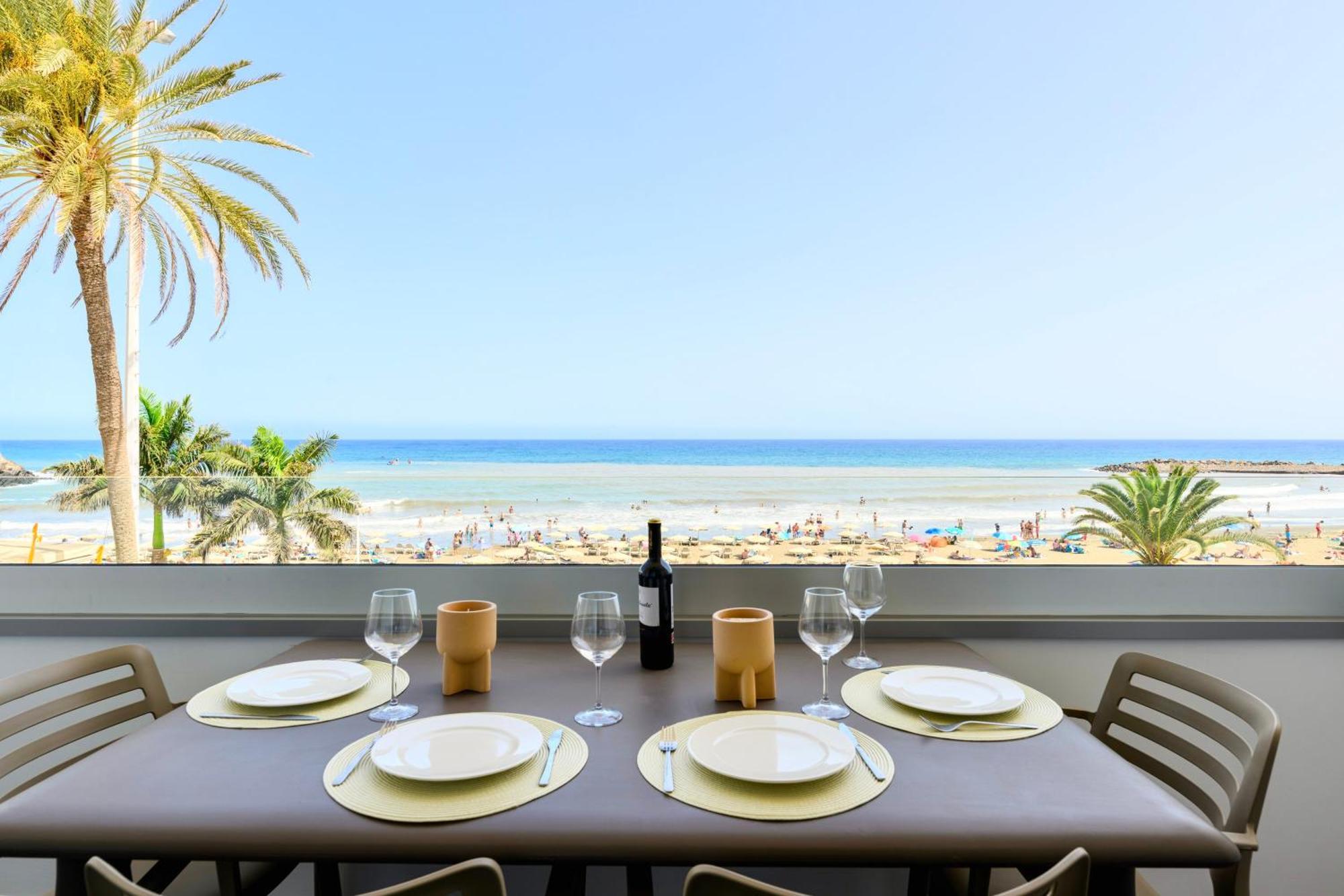 Charming 2 Bedroom Retreat With Beachfront Views Appartement San Bartolomé
