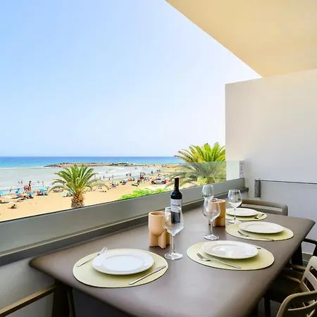 Charming 2 Bedroom Retreat With Beachfront Views San Bartolomé Exterior photo