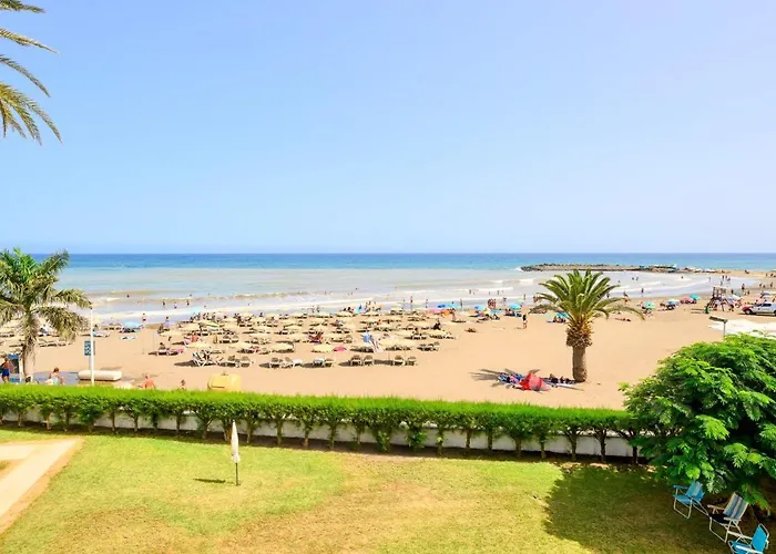 Charming 2 Bedroom Retreat With Beachfront Views