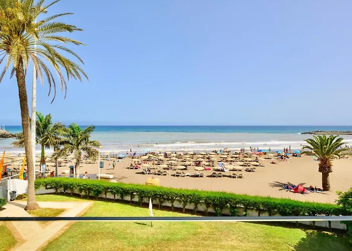 Charming 2 Bedroom Retreat With Beachfront Views