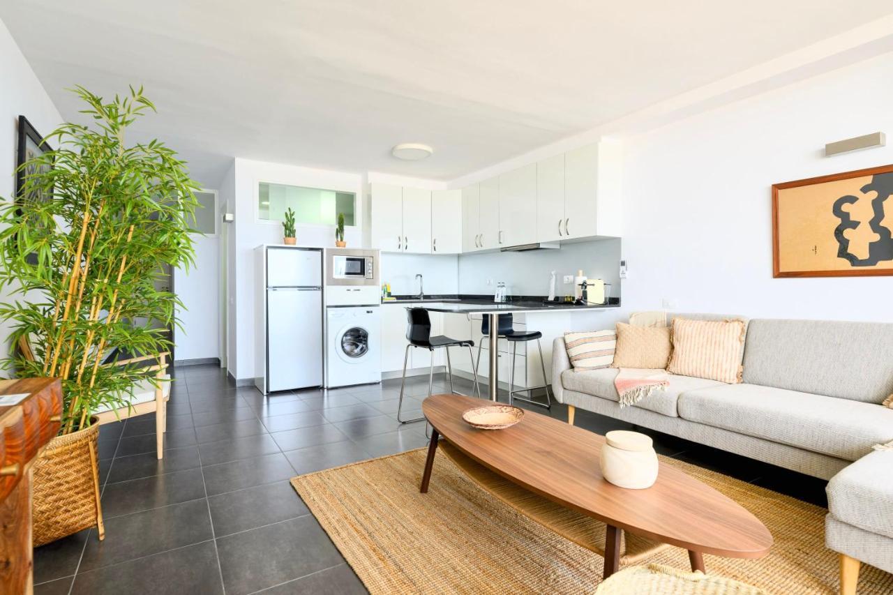 Charming 2 Bedroom Retreat With Beachfront Views Apartment