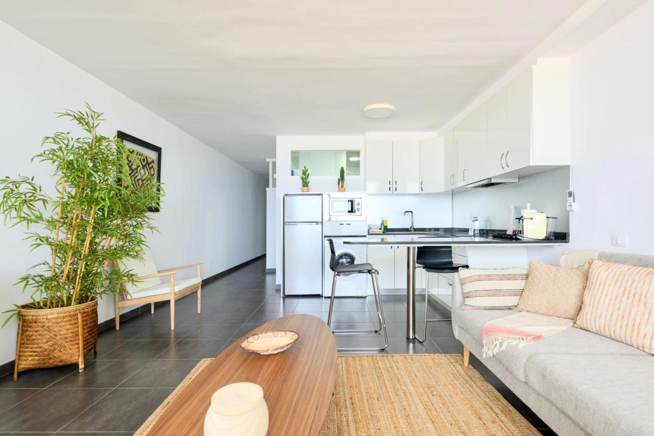 Charming 2 Bedroom Retreat With Beachfront Views Appartement San Bartolomé